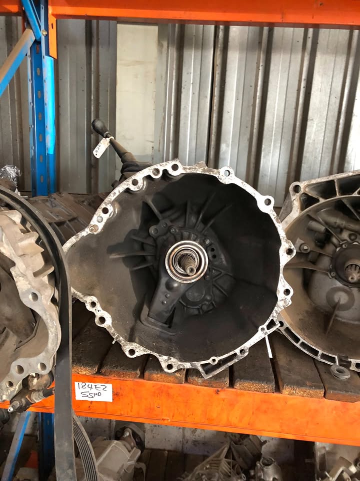 ISUZU 4ZE1 2.6 PETROL MANUAL GEARBOX FOR SALE - Private Seller ISUZU 4ZE1 2.6 PETROL MANUAL GEARBOX FOR SALE - Private Seller