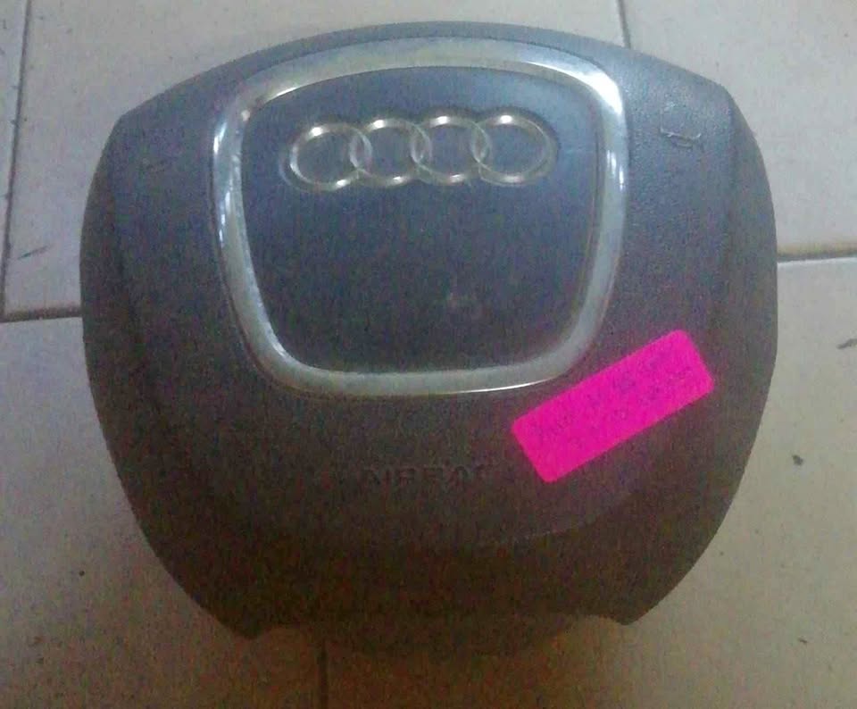 Audi A4 B8 sedan 2.0 tdi steering wheel airbag - Private Seller Audi A4 B8 sedan 2.0 tdi steering wheel airbag - Private Seller