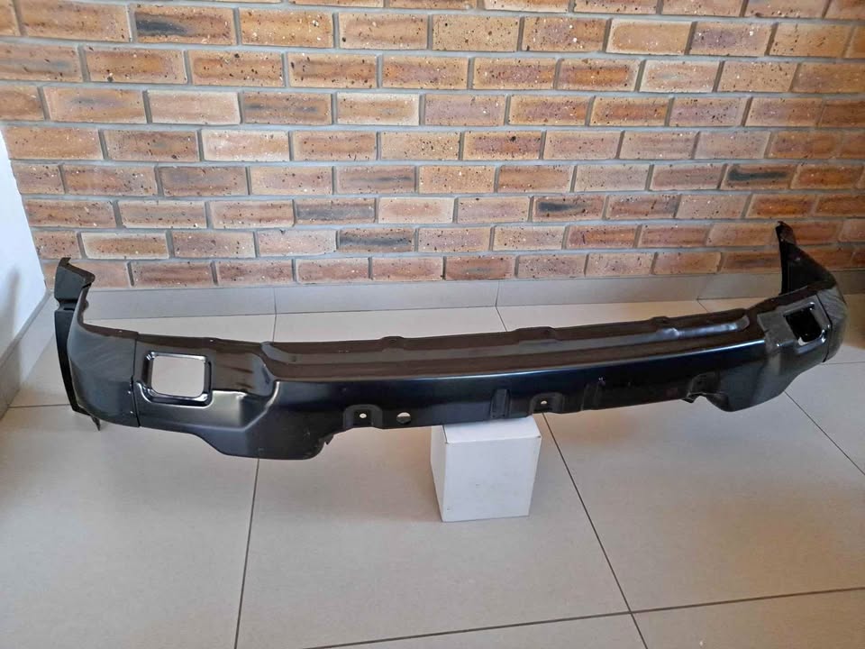 NISSAN HARDBODY NP300 4WD  BRAND NEW FRONTBUMPERS REINFORCEMENT FORSALE PRICE