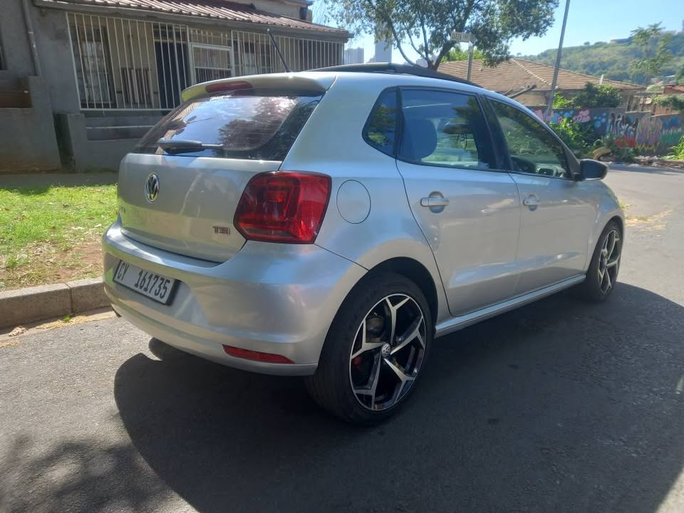 2015 VW Polo 6 Tsi Comfortline 1.2 Petrol, Manual with Sunroof, Silver Color, Mileage