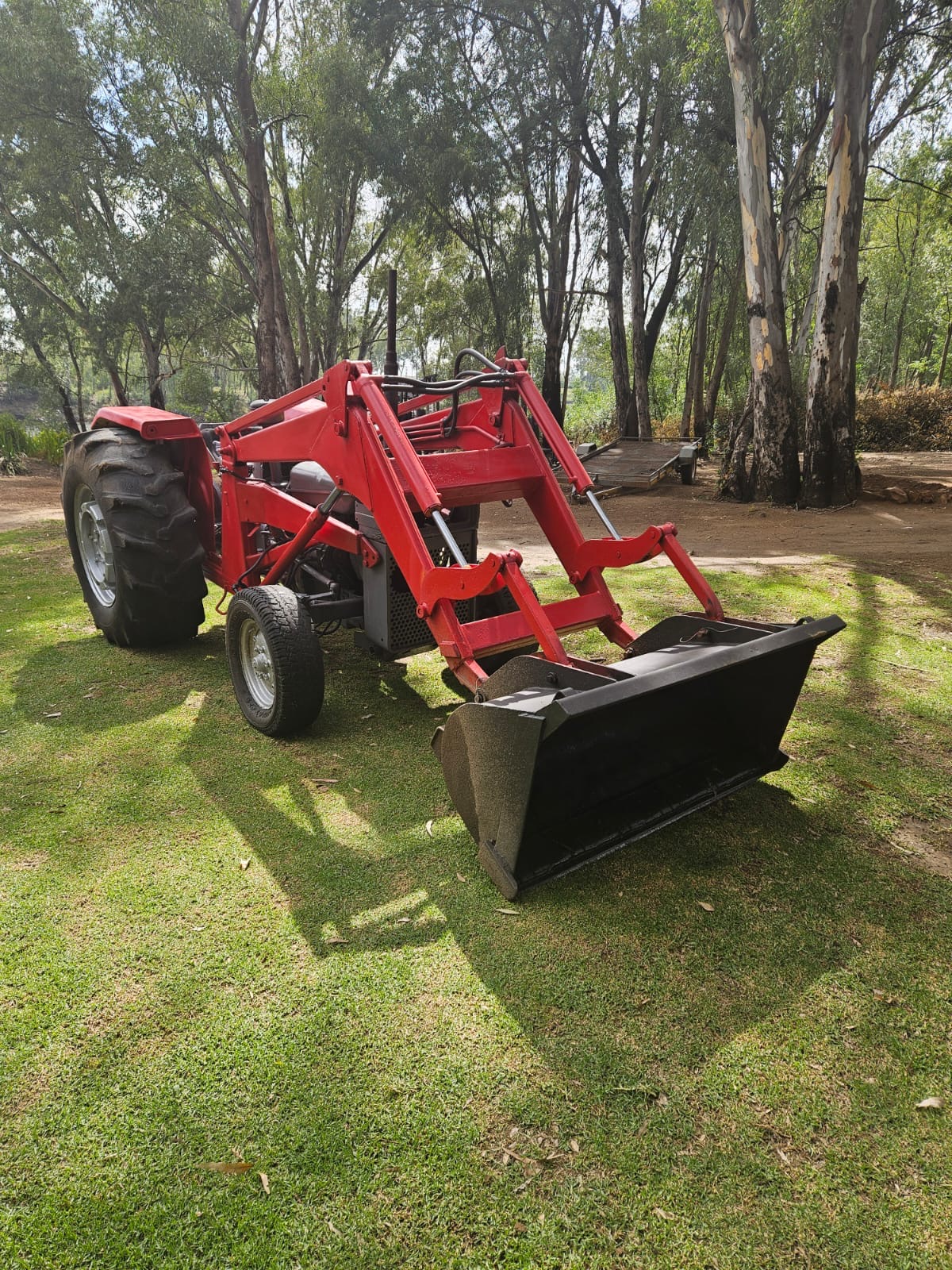 Massy Furgeson Front end loader | Junk Mail
