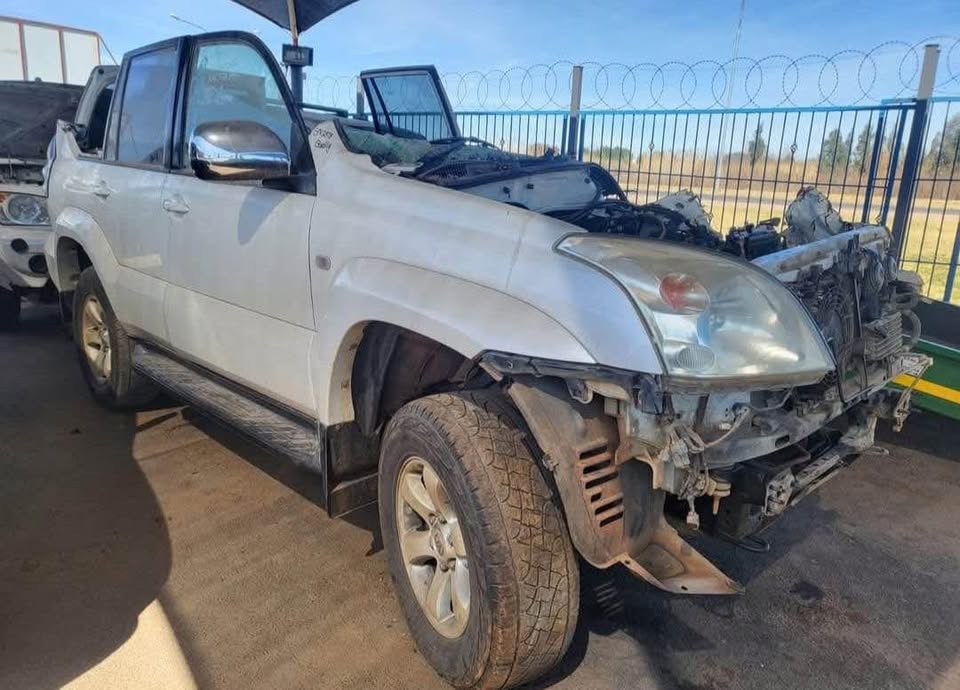 Toyota prado 120 4.0 v6 STRIPPING FOR SPARES  Call or whatsapp