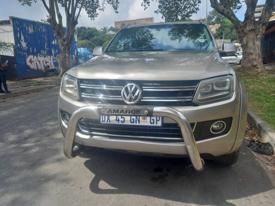 2016 VW Amarok Double Cab 2.0 Tdi Diesel Automatic 4×4, Gold