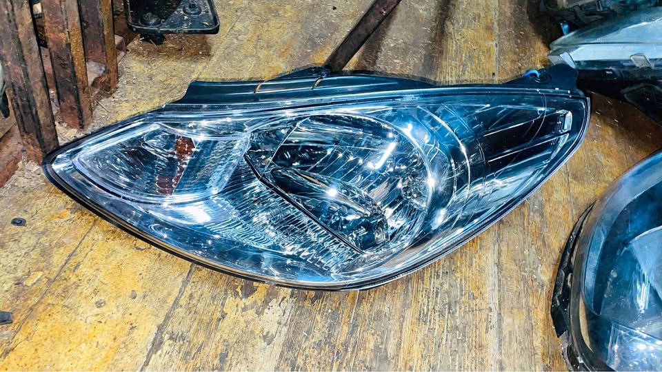 Hyundai i10 headlight 2007/10 - Private Seller Hyundai i10 headlight 2007/10 - Private Seller