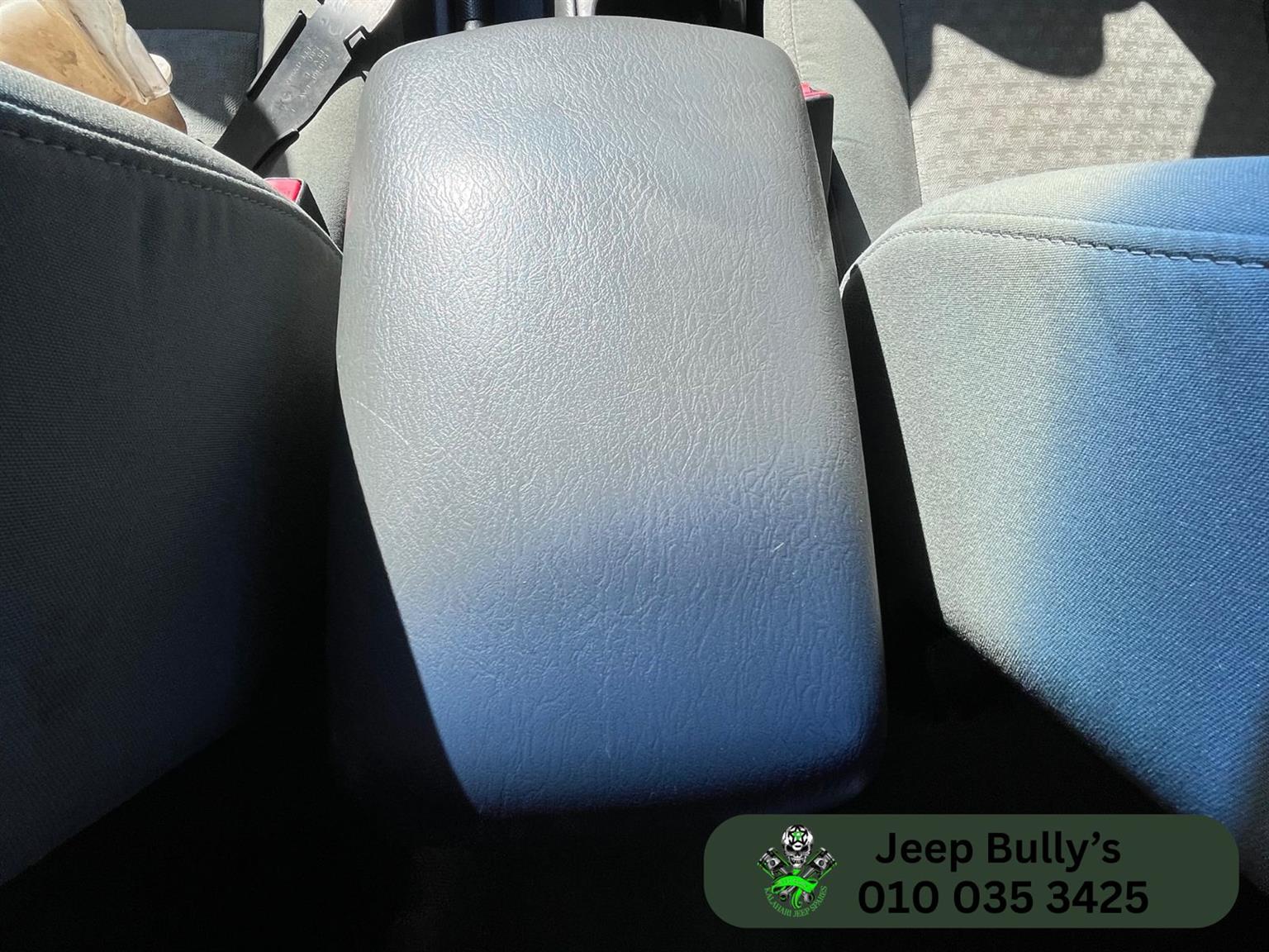 JEEP CHEROKEE KJ 2.8CRD FACLIFT CENTRE CONSOLE - Private Seller