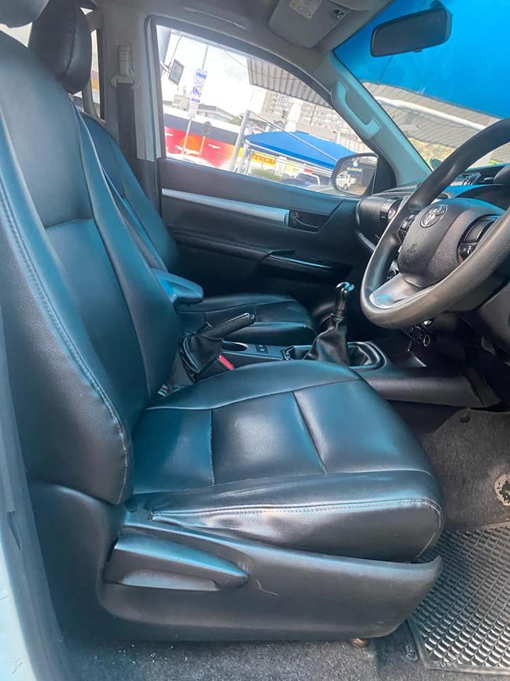 2017 TOYOTA HILUX 2.4 GD6 4X2 MANUAL