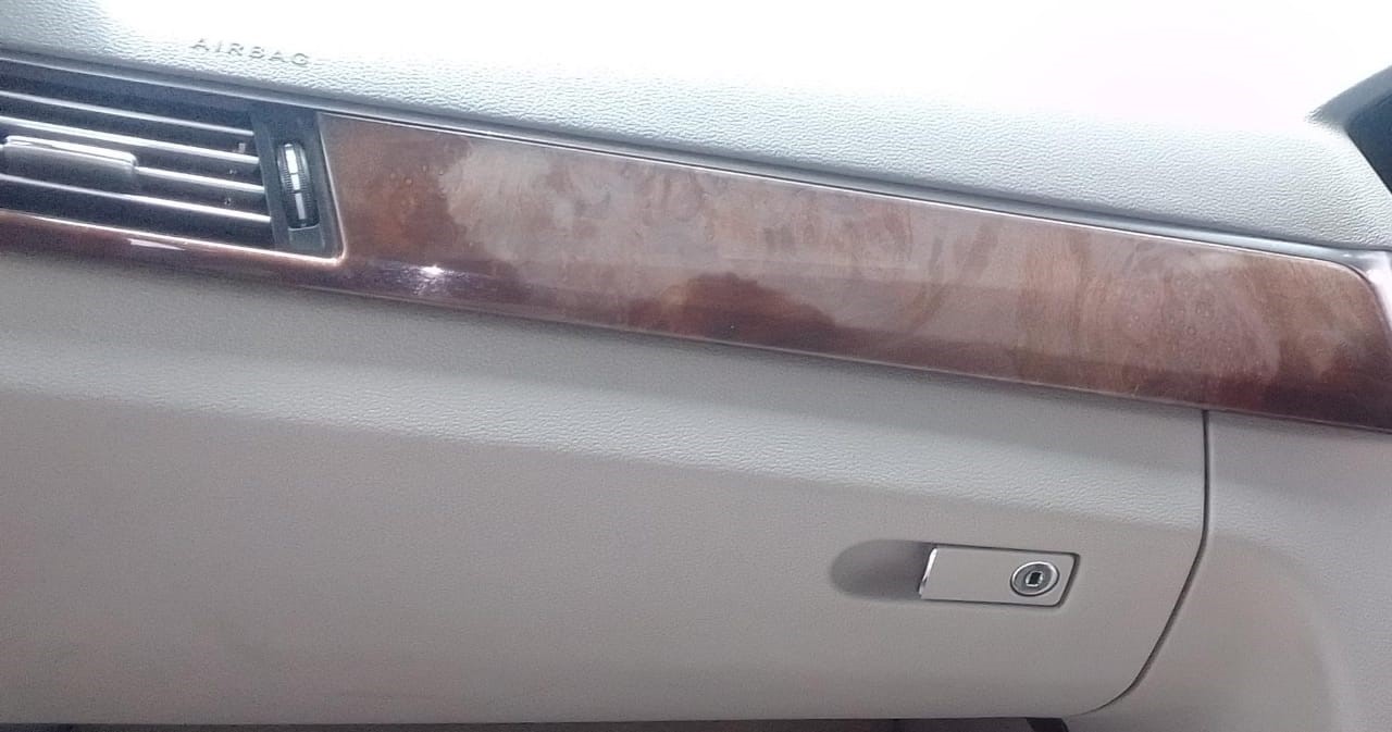 Genuine W212 E 250 Cubbyhole – Enhance Your Mercedes Interior - Private Seller Genuine W212 E 250 Cubbyhole – Enhance Your Mercedes Interior - Private Seller