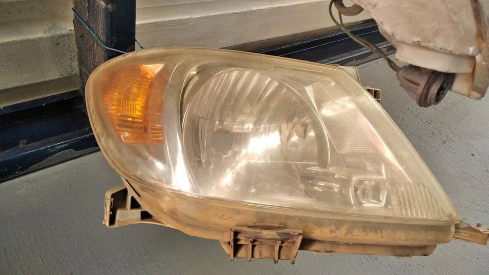 Toyota Hilux headlight for sale - Private Seller Toyota Hilux headlight for sale - Private Seller