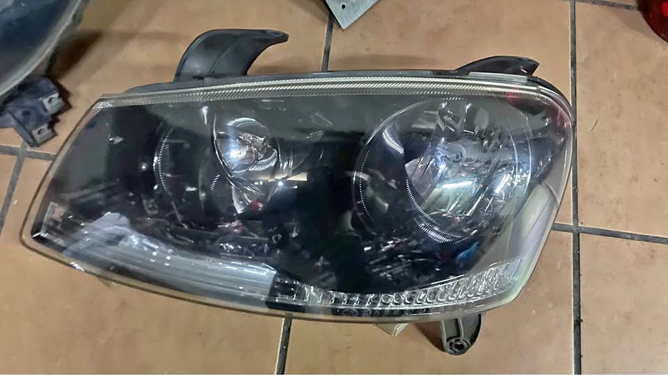 GWM STEED 5 headlight - Private Seller GWM STEED 5 headlight - Private Seller