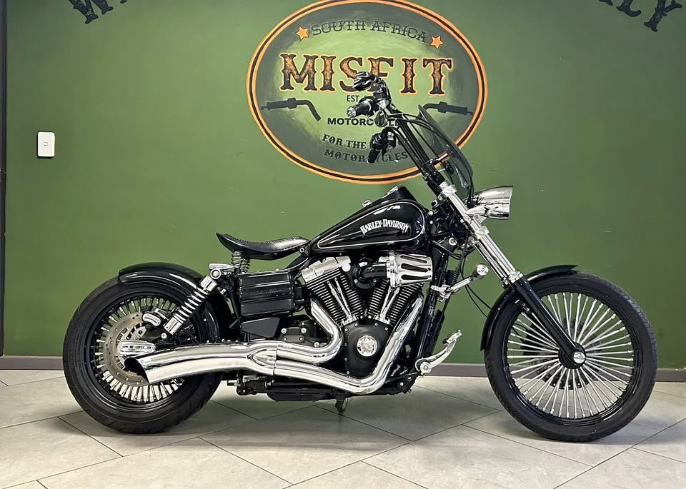 2014 Harley Davidson (This bike has to be seen) Dyna Wide Glide - Private Seller 2014 Harley Davidson (This bike has to be seen) Dyna Wide Glide - Private Seller
