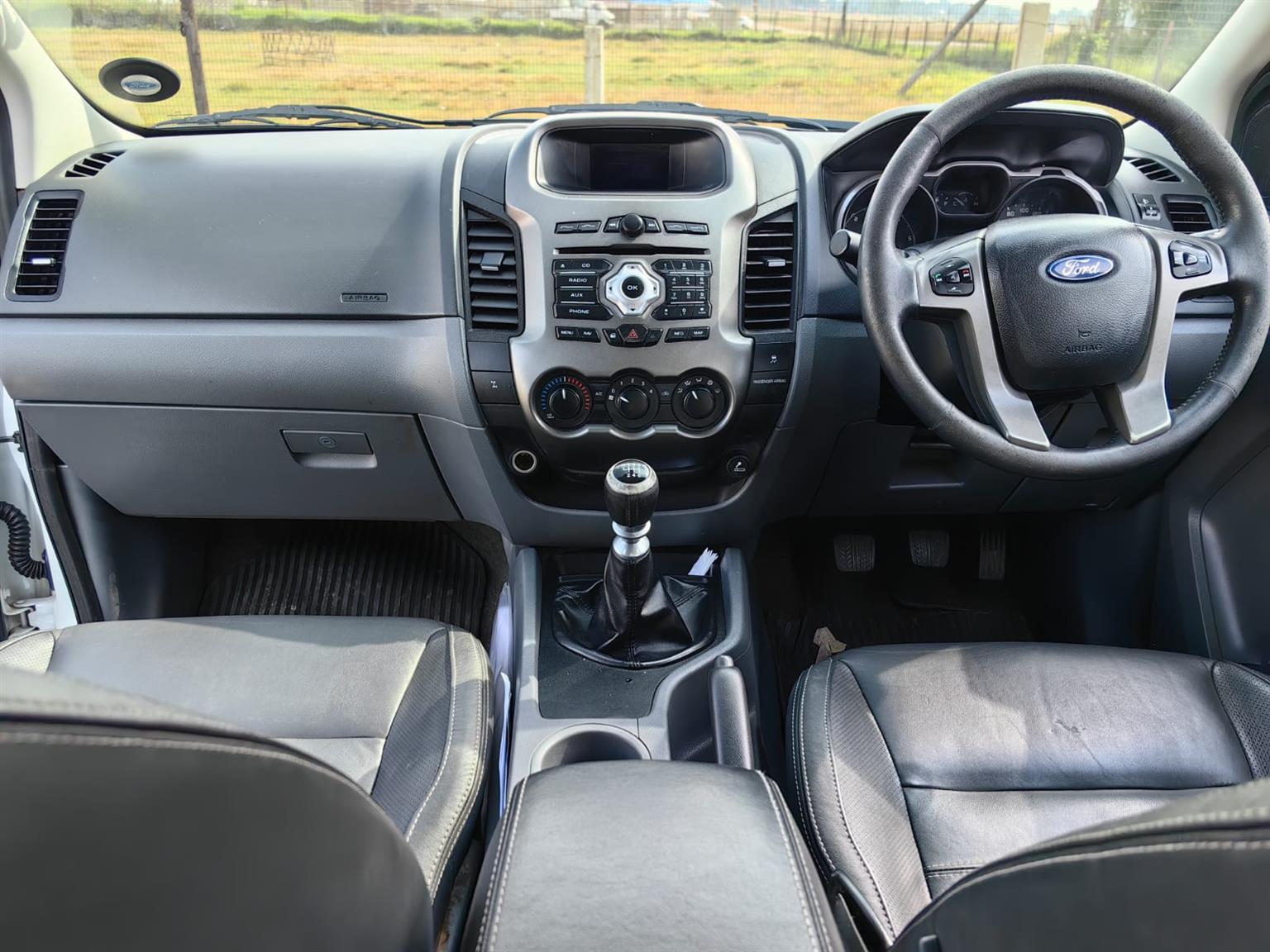 Ford ranger 3.2 XLT 4x2 double cab manual 2013