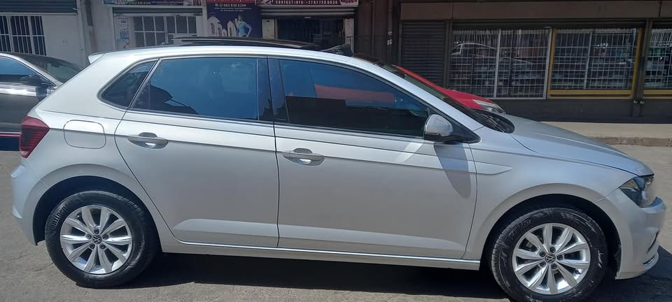 2021 VW POLO 8Tsi 1.0 SILVER COLOUR,  32000KM, EXCELLENT CONDITION ACCIDENT FREE