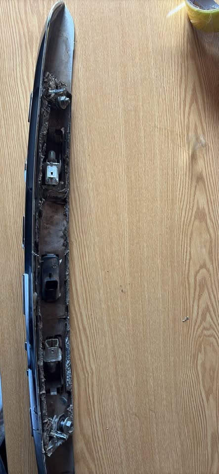 Renault Captur tailgate chrome beading - Private Seller