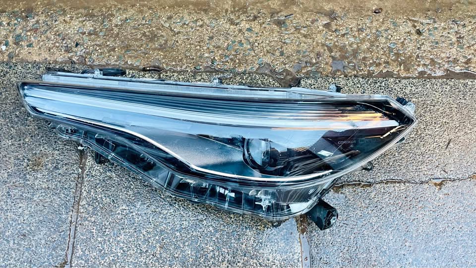 Toyota Corolla Cross headlight - Private Seller Toyota Corolla Cross headlight - Private Seller