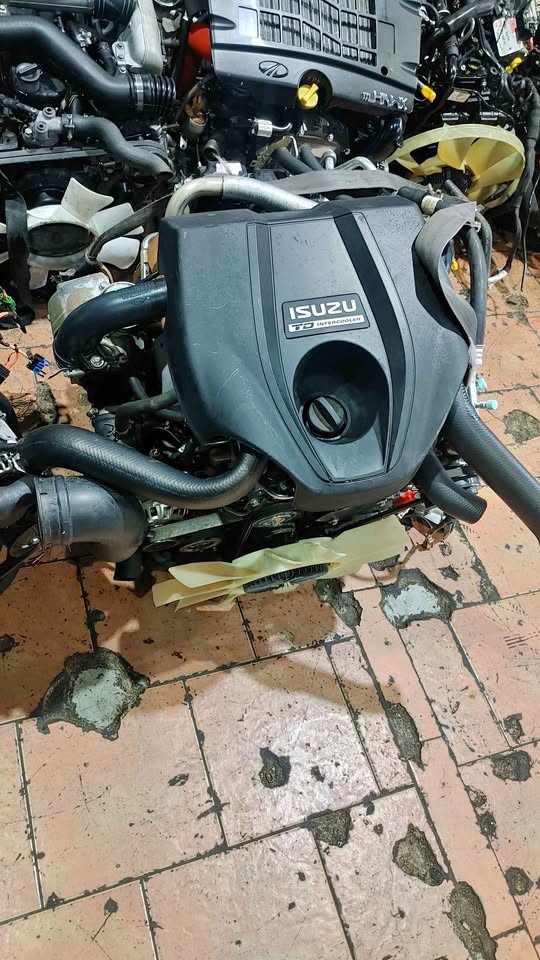 ISUZU KB250 4JK1 BLACK TOP D-MAX ENGINE FOR SALE - Private Seller ISUZU KB250 4JK1 BLACK TOP D-MAX ENGINE FOR SALE - Private Seller