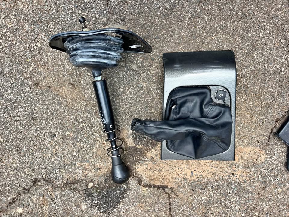 Mahindra Scorpio S10 Gear lever And Boot For Sale Call or whatsapp - Private Seller