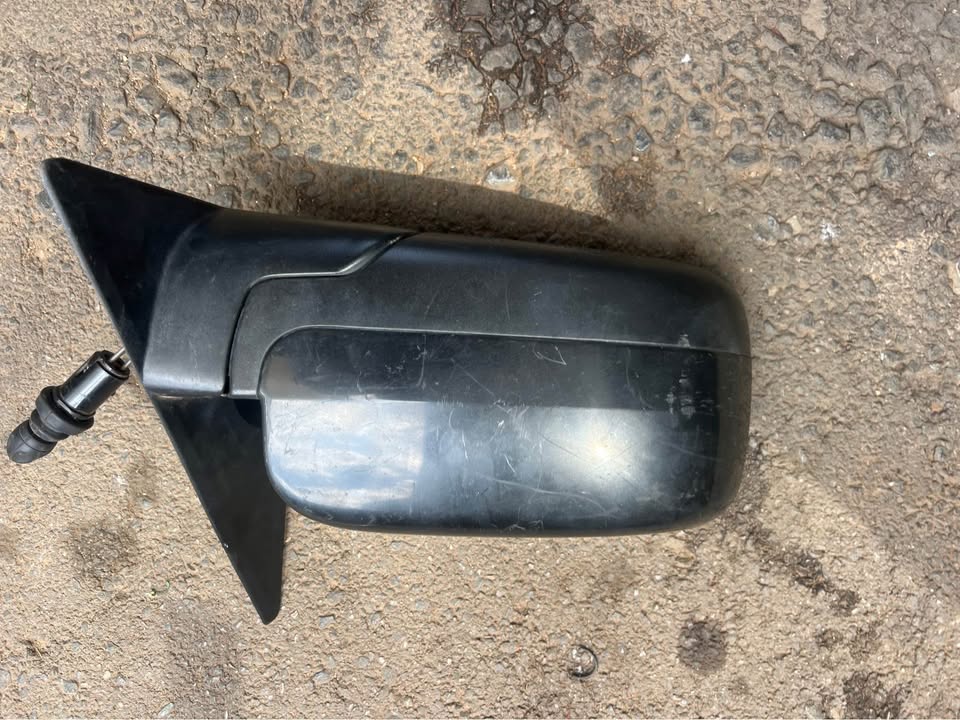 Mahindra Scorpio S4 Right Side Manual Mirror For Sale call or whatsapp - Private Seller