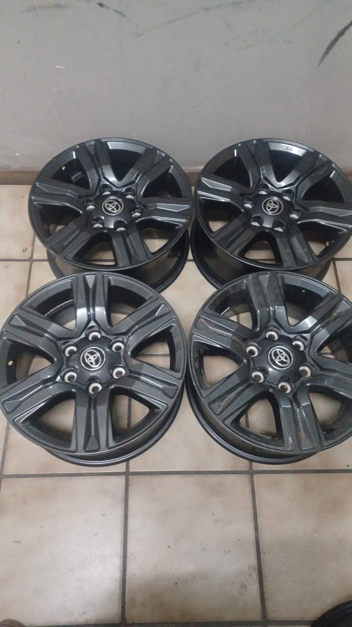 17inch Toyota Hilux/Fortuner original mags set for - Private Seller 17inch Toyota Hilux/Fortuner original mags set for - Private Seller