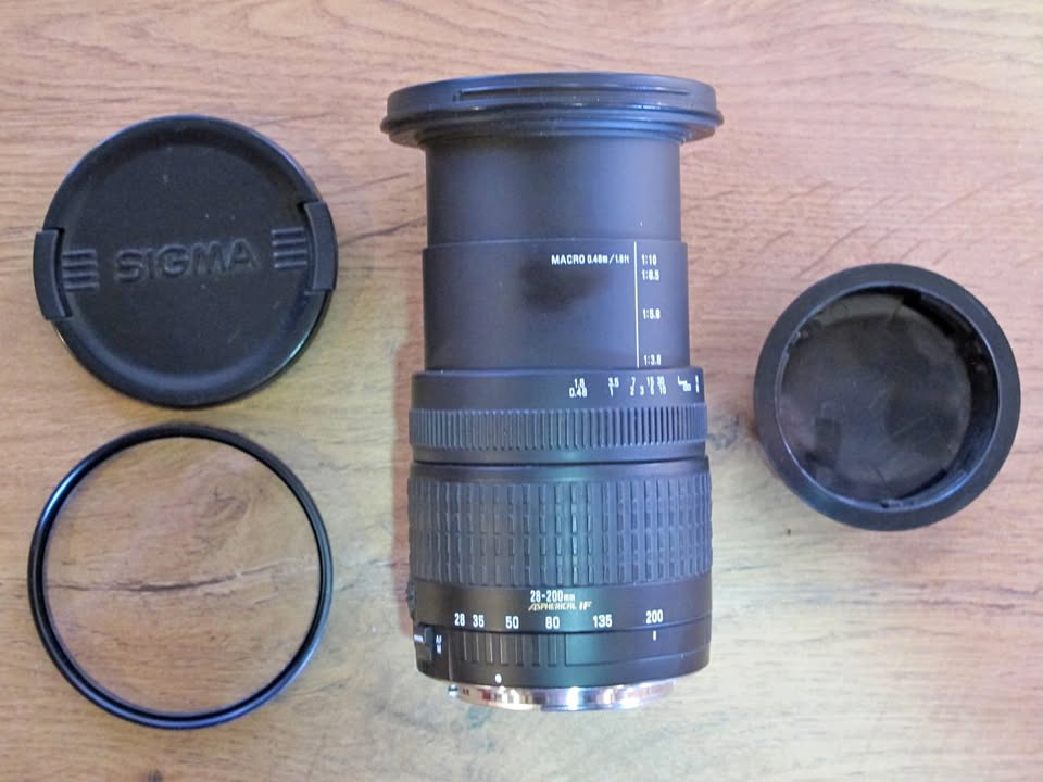 Sigma 28 – 200mm Aspherical Zoom Lens for Canon with UV Filter