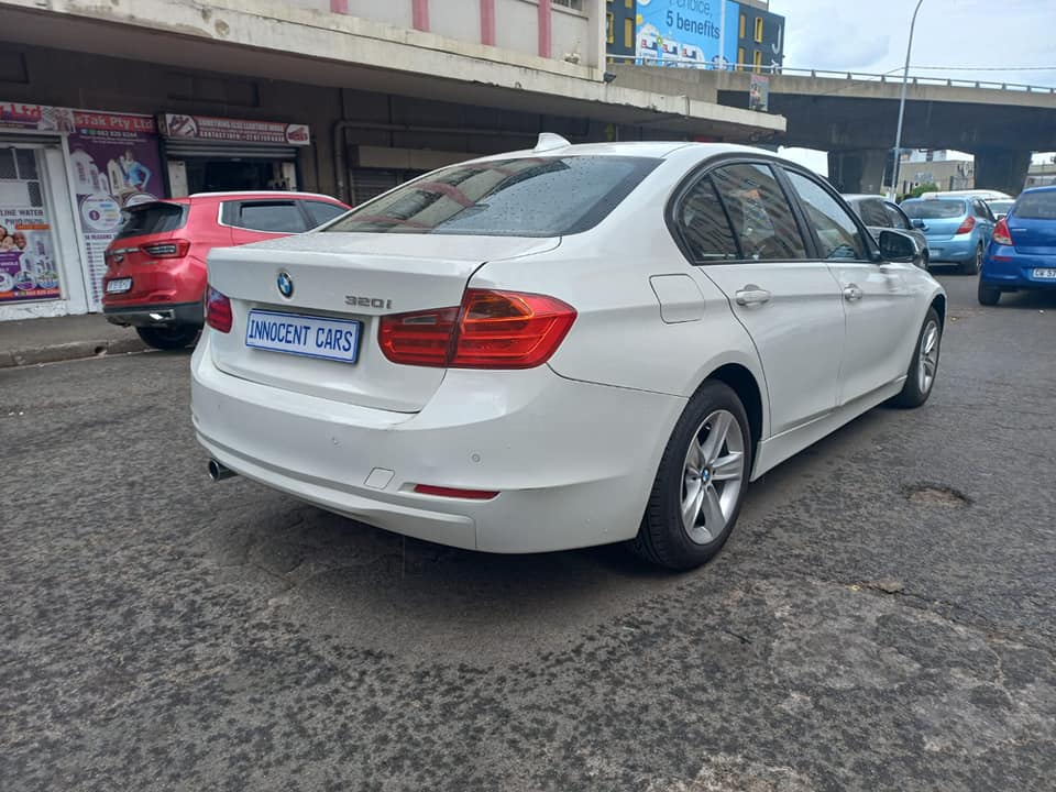 2013 BMW 320i PETROL SEDAN, AUTOMATIC TRANSMISSION, WHITE COLOUR, MILEAGE 89000KM