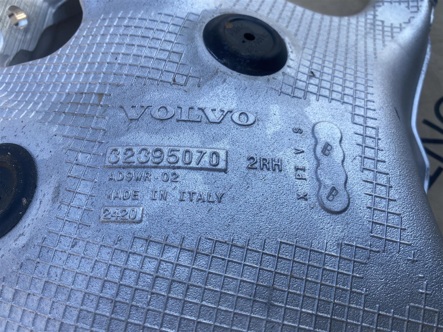 2024 VOLVO XC60 RIGHT REAR LOWER CONTROL ARM FOR SALE. BRAND NEW