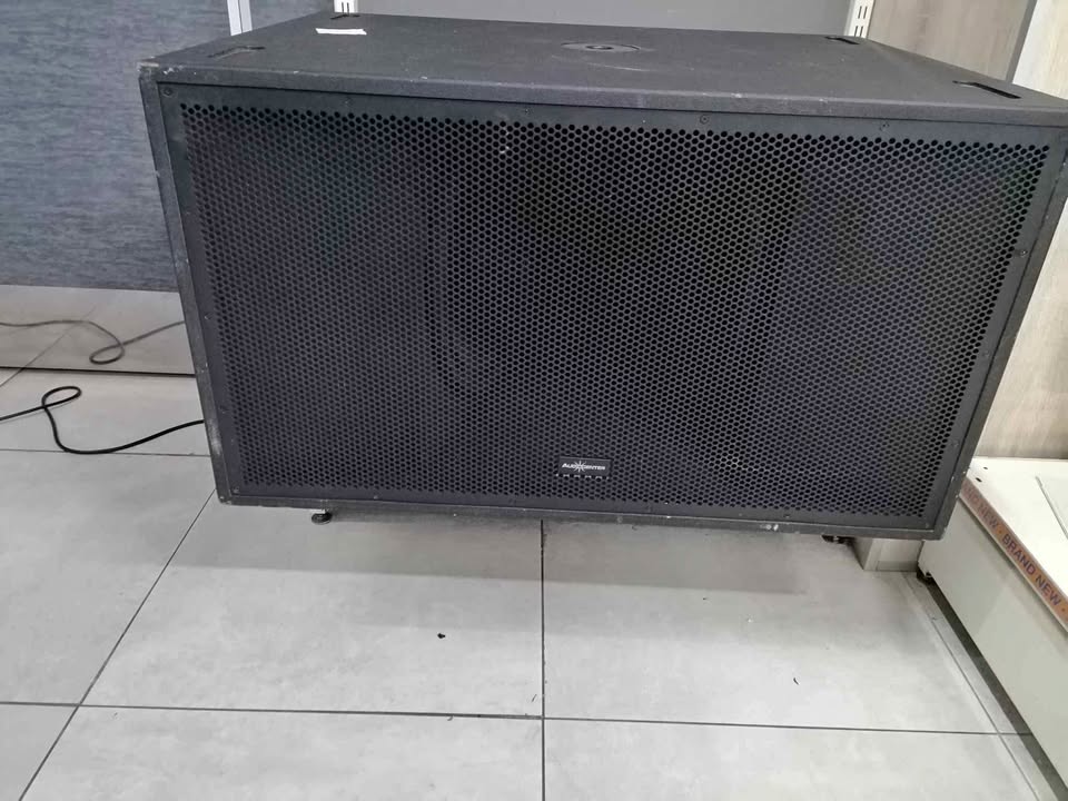 AUDIOCENTER 18" BASS BIN AUDIOCENTER 18" BASS BIN