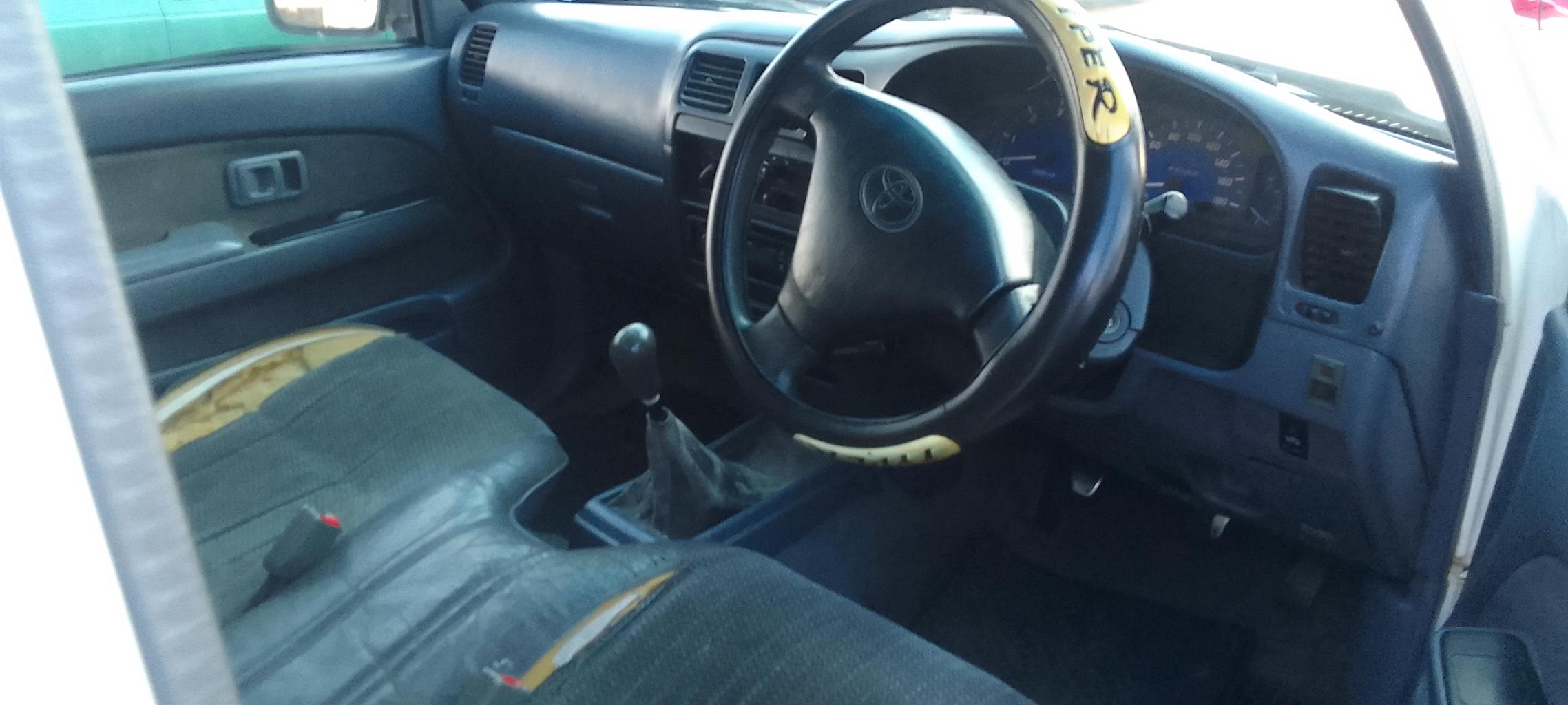 Used 2004 Toyota Hilux 2.5D-4D - Private Seller Used 2004 Toyota Hilux 2.5D-4D - Private Seller