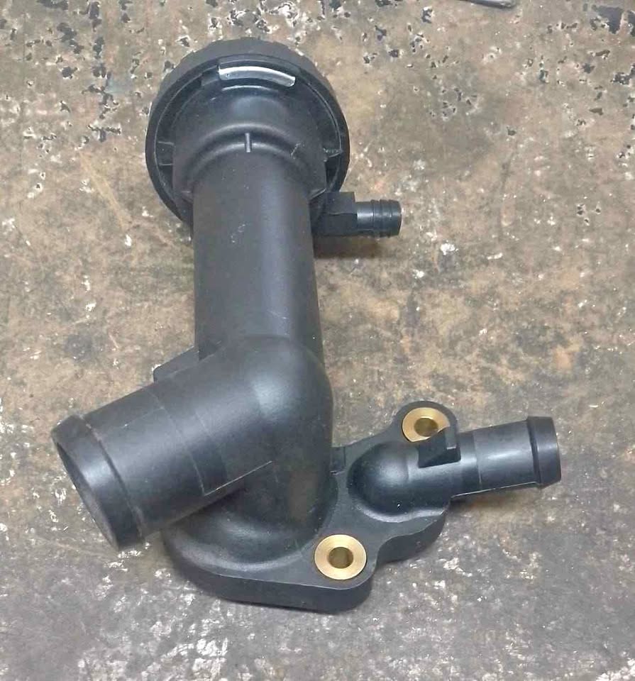 Mini Cooper R50 thermostat housing - Private Seller Mini Cooper R50 thermostat housing - Private Seller