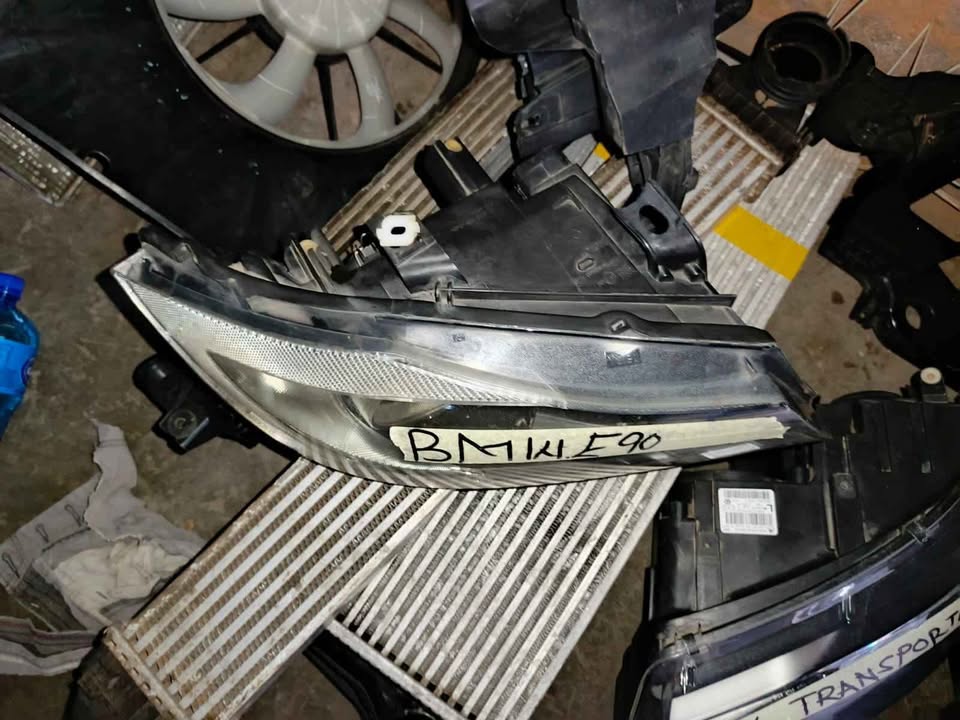 BMW E90 PREFACE HEADLIGHT - Private Seller BMW E90 PREFACE HEADLIGHT - Private Seller