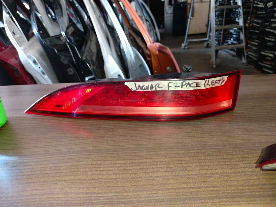 JAGUAR F PACE LEFT BACK BUMPER REFLECTOR - Private Seller