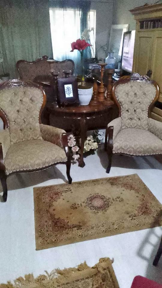 EXQUISITELY crafted, timeless clasic ANTIQUE-  – Immaculate condition – an investment item EXQUISITELY crafted, timeless clasic ANTIQUE-  – Immaculate condition – an investment item