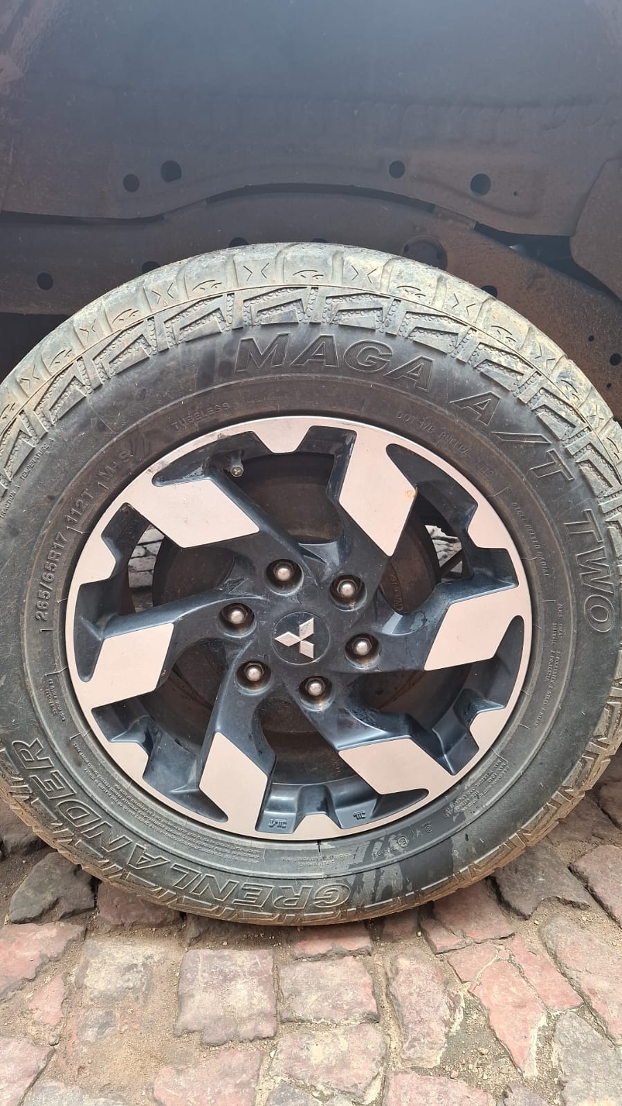 2009 Mitsubishi Triton 3.5 V6 Petrol Manual – Accident Damaged