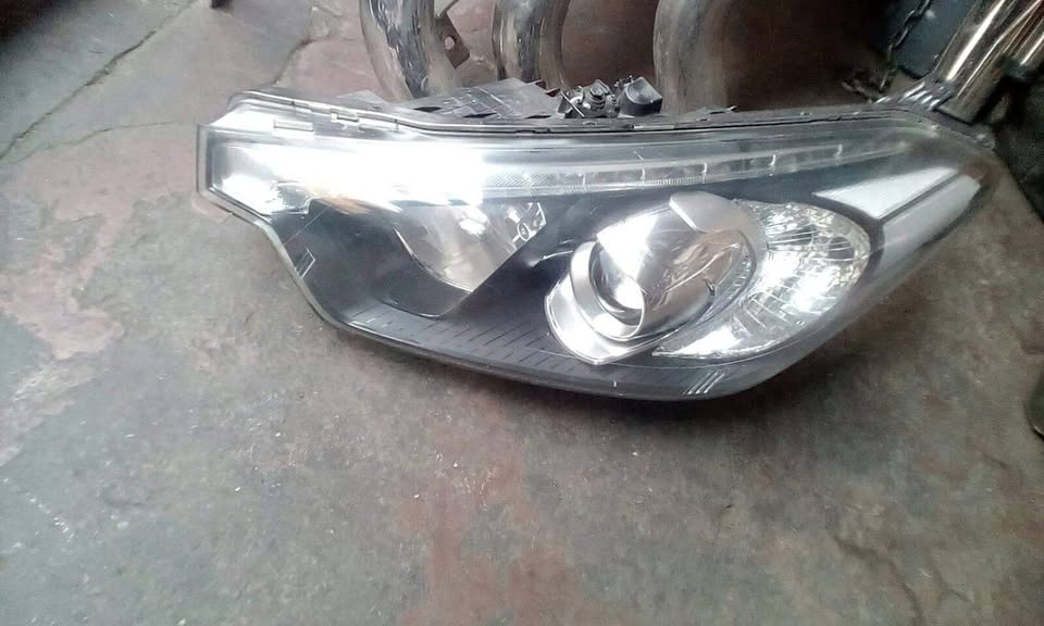 KIA CERATO HEADLIGHT XENON - Private Seller KIA CERATO HEADLIGHT XENON - Private Seller