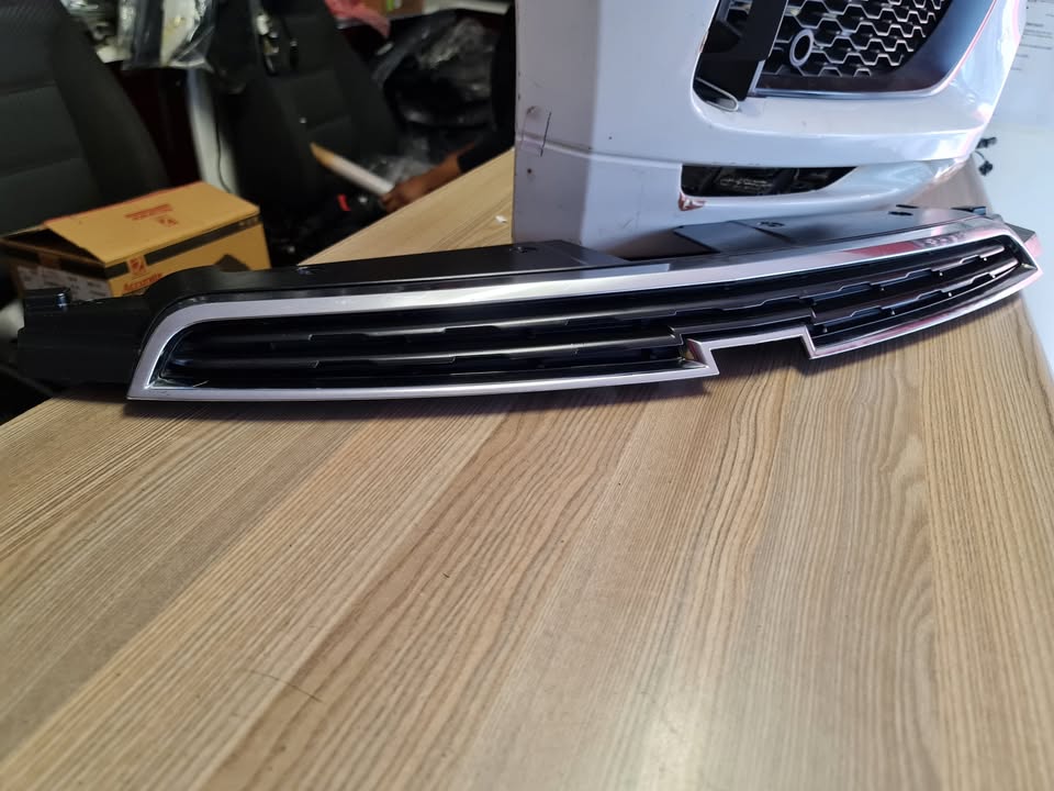 2014 CHEVROLET CRUZE TOP GRILL/BONNET GRILL FOR SALE SUPER CLEAN - Private Seller 2014 CHEVROLET CRUZE TOP GRILL/BONNET GRILL FOR SALE SUPER CLEAN - Private Seller
