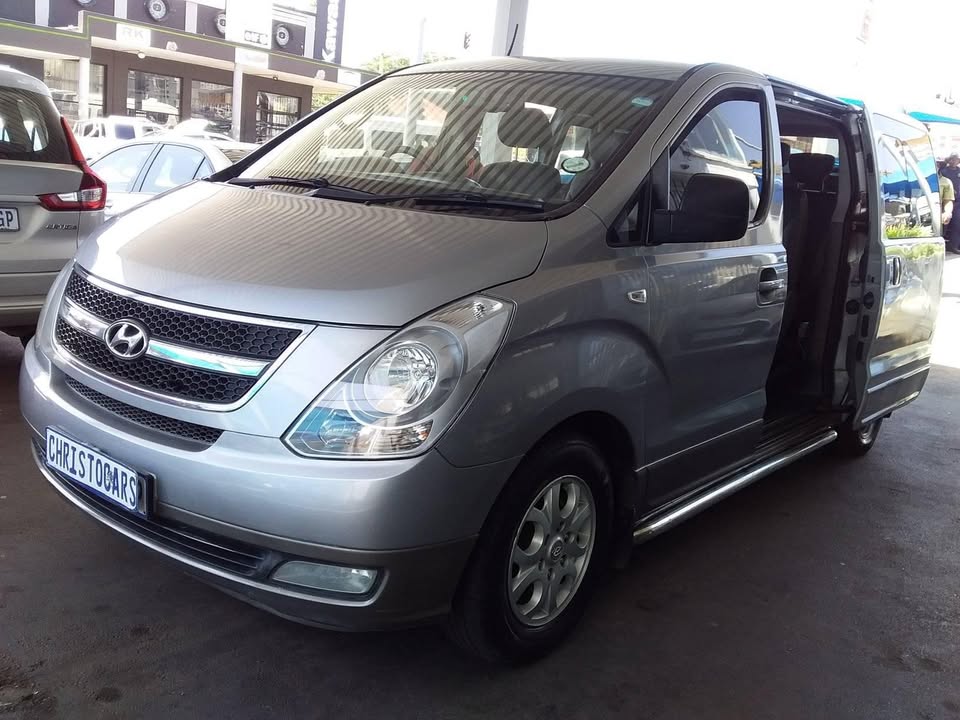 2015 model Hyundai H-1 9-seater automatic
