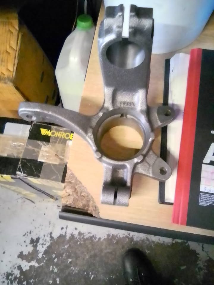 Ford Figo/ Ikon steering knuckle left front - Private Seller