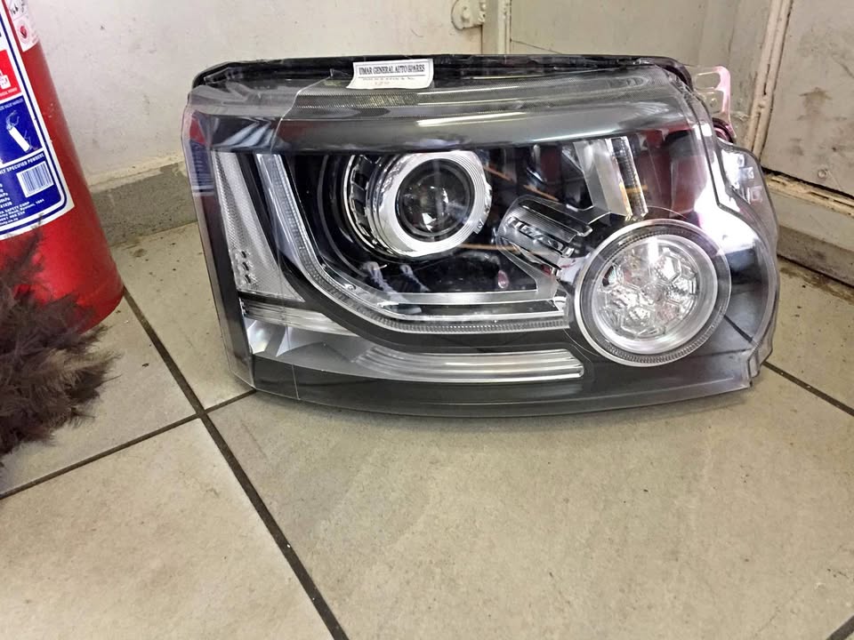 LAND Rover Discovery 3 headlight for sell in good condition - Private Seller LAND Rover Discovery 3 headlight for sell in good condition - Private Seller