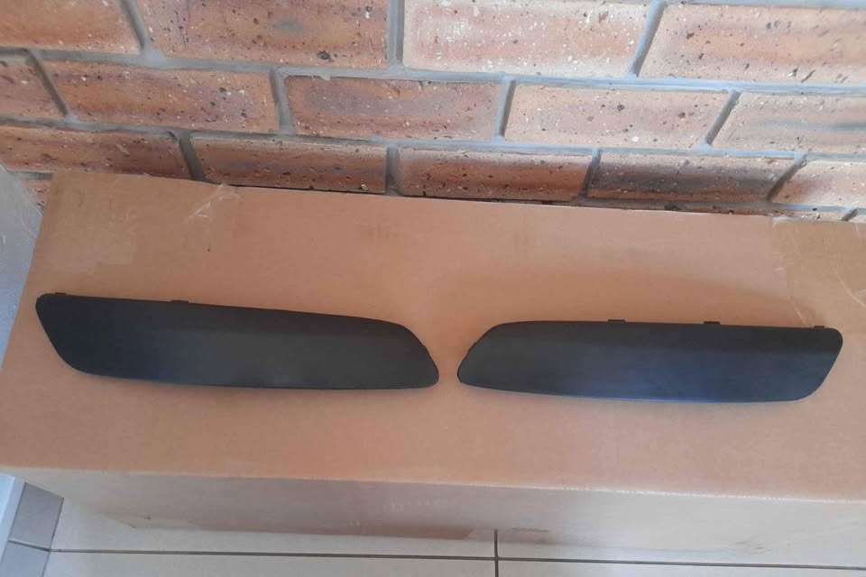 VW GOLF 5 GTI FRONT BUMPER BEADING FORSALE