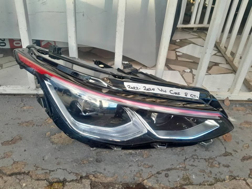 2022-2024 VW GOLF 8 GTI RIGHT SIDE HEADLIGHT FOR SALE
