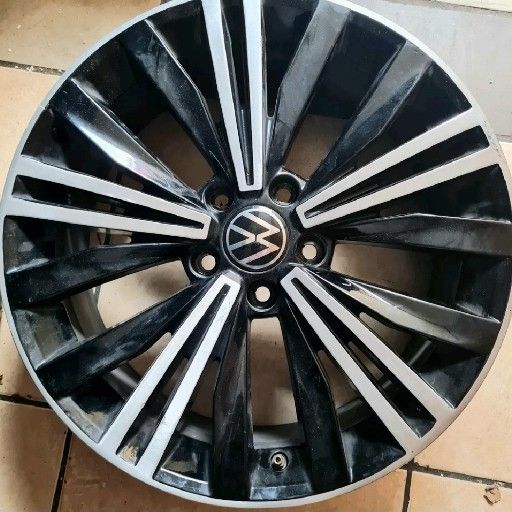 VW TIGUAN OEM SINGLE 18IN MAG - Private Seller VW TIGUAN OEM SINGLE 18IN MAG - Private Seller