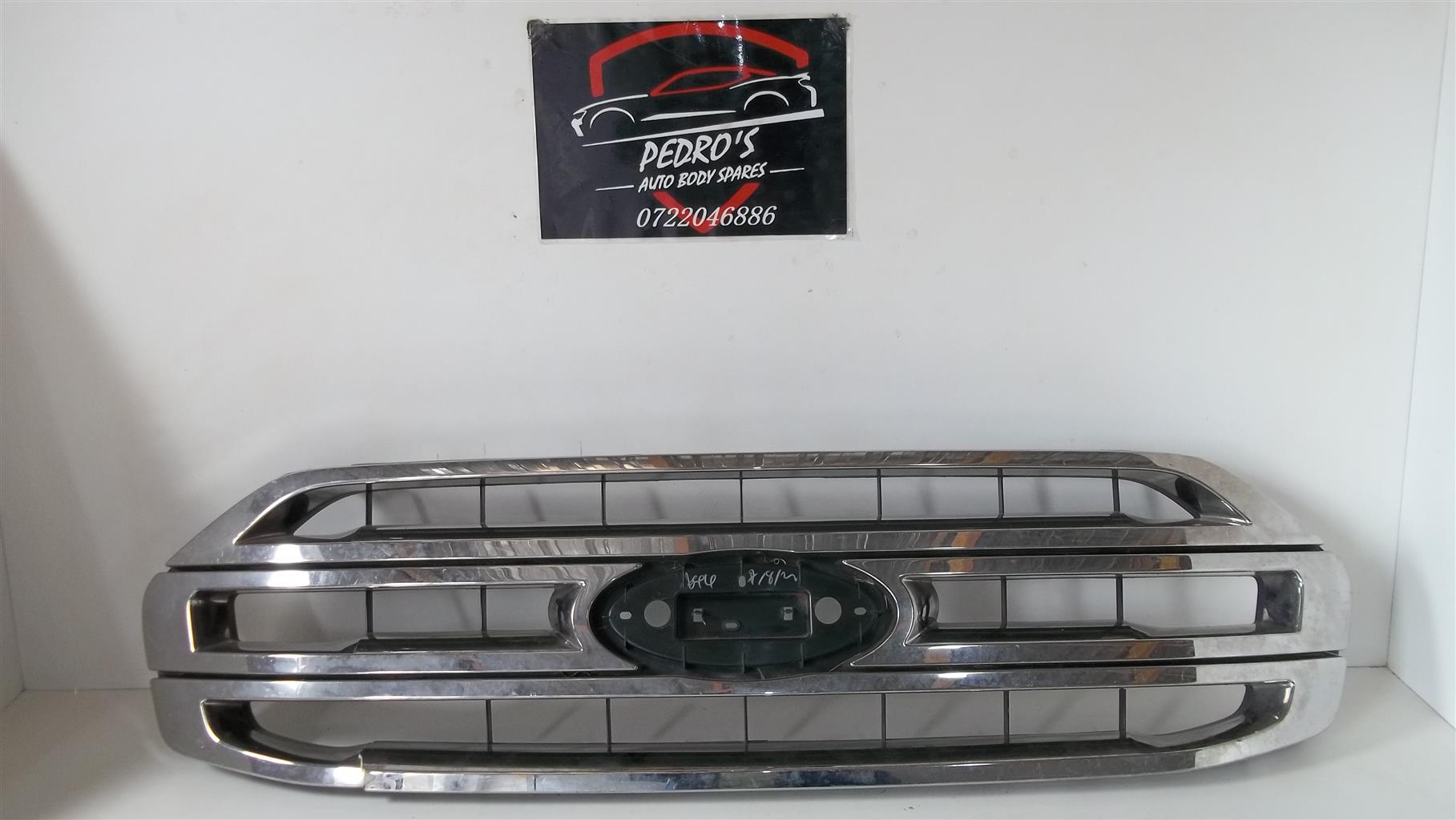 Ford Everest Grille - Private Seller Ford Everest Grille - Private Seller