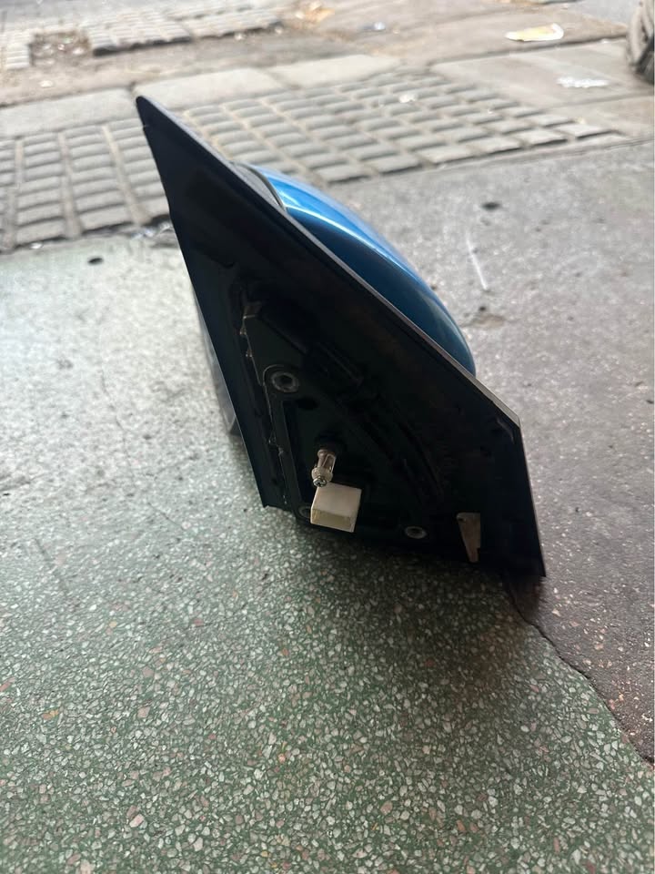 Hyundai Tucson left side mirror no glass - Private Seller Hyundai Tucson left side mirror no glass - Private Seller