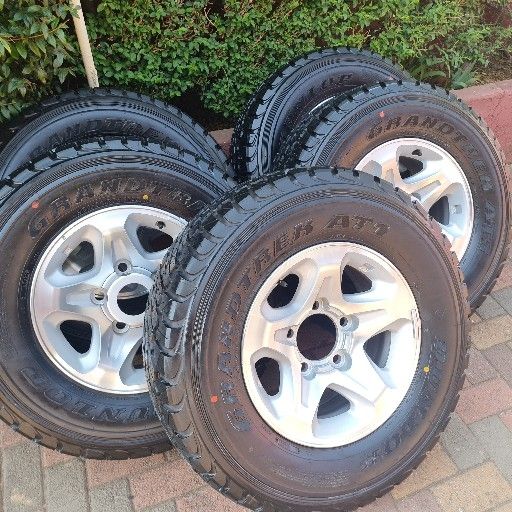LAND CRUISER 16IN MAGS AND TYRES SET OF 5 - Private Seller LAND CRUISER 16IN MAGS AND TYRES SET OF 5 - Private Seller