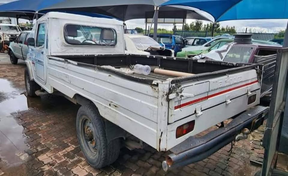 2017 Mahindra bolero maxitruck stripping for parts WhatsApp or cell