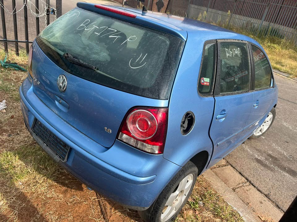 VW POLO BUJWA 1.6 stripping 4 spares - Private Seller