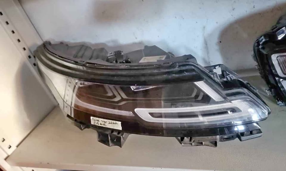 Range Rover Evoque left side headlight - Private Seller Range Rover Evoque left side headlight - Private Seller