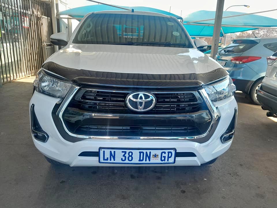 2020 TOYOTA HILUX 2.4 GD6SRX DOUBLE CAB WITH CANOPY AUTOMATIC
