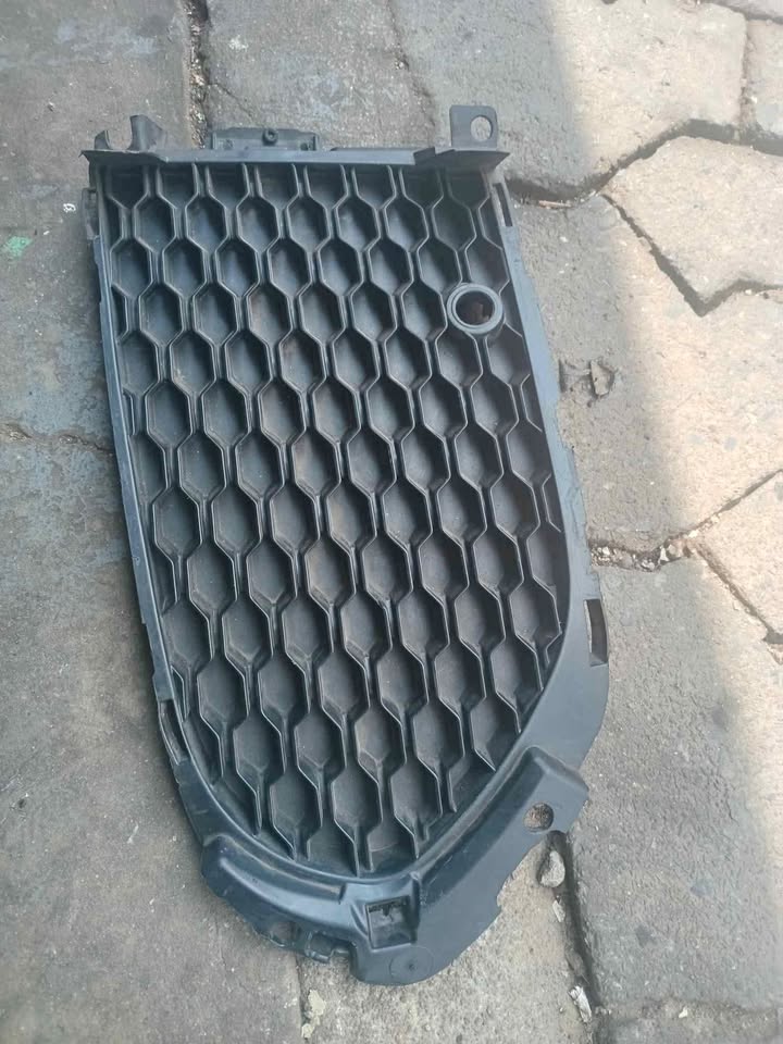 Left front jaguar - F pace grid bumper fog cover - Private Seller Left front jaguar - F pace grid bumper fog cover - Private Seller
