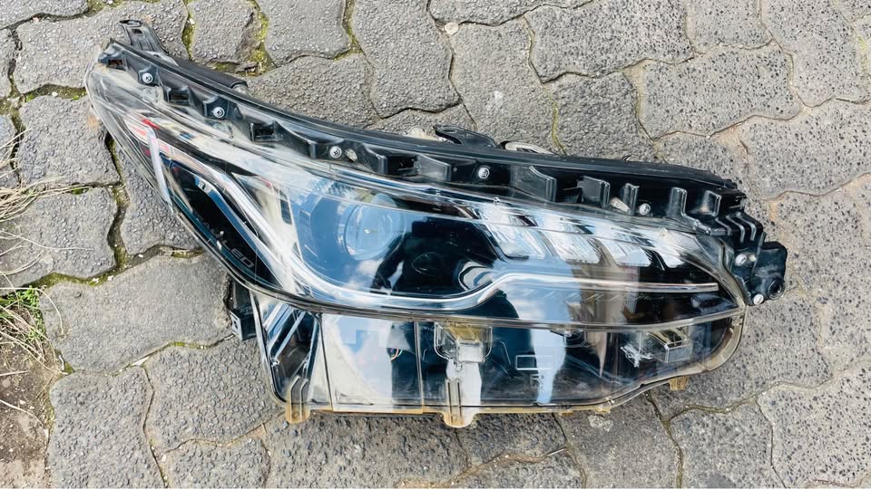 Toyota Fortuner GD6 LED HEADLIGHT - Private Seller