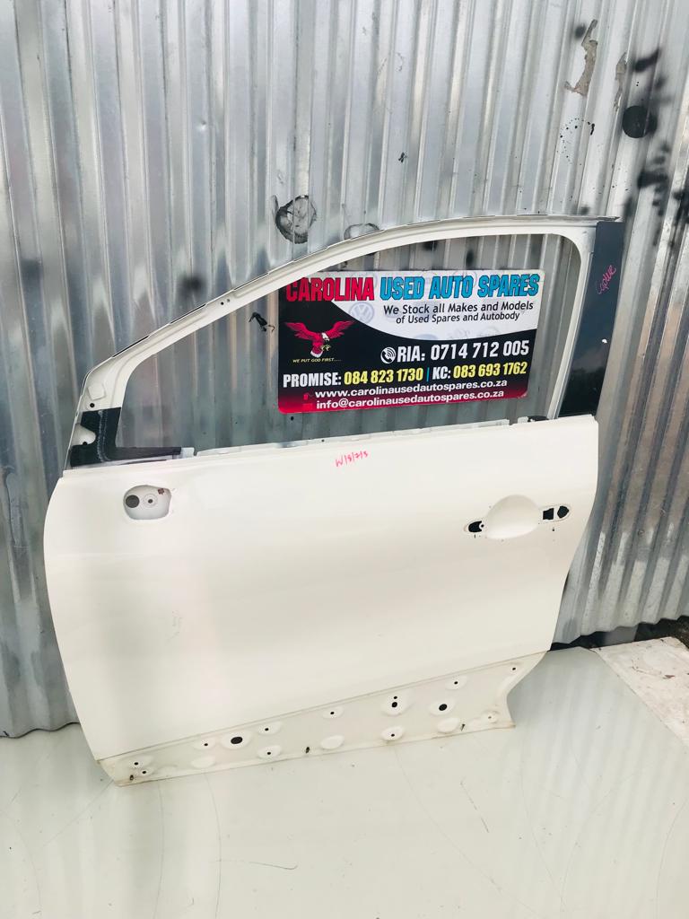 Renault captur left front door - Private Seller